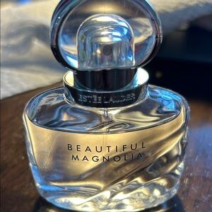 Estée Lauder Beautiful Magnolia 30ml
Authentic